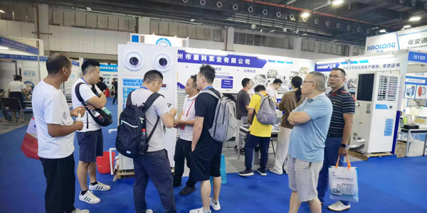 星科環(huán)?？照{(diào),蒸發(fā)冷省電空調(diào),廠房降溫廠家展會(huì)現(xiàn)場